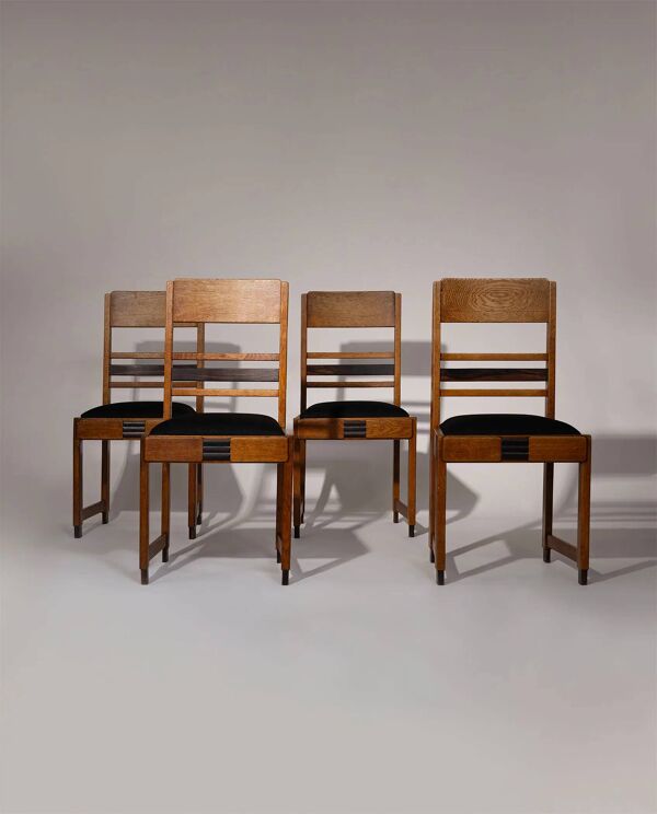 Chaises de salle à manger en chêne de l'École d'Amsterdam, Pays-Bas, années 1920.