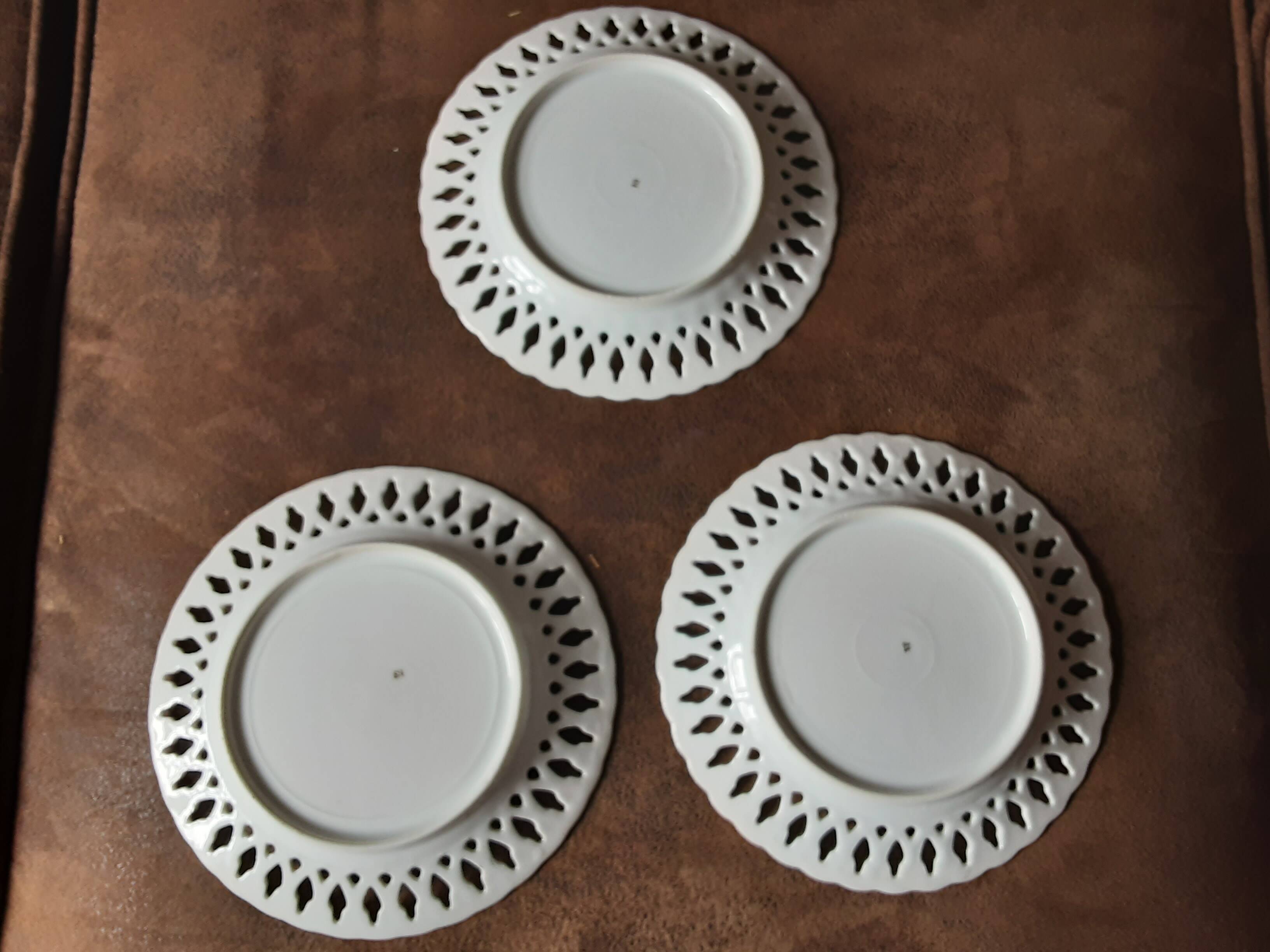 Set of 3 earthenware style plates