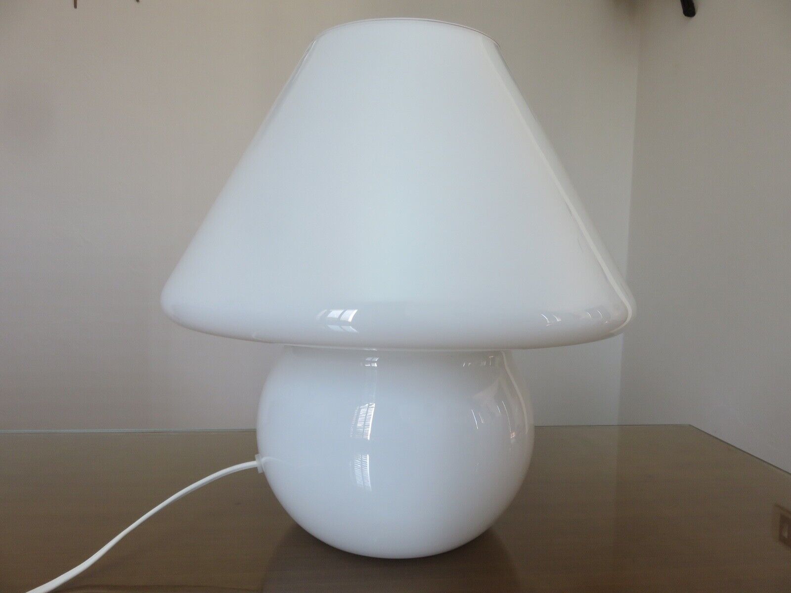 Mushroom lamp XXL Italian in white opaline 70s 80s