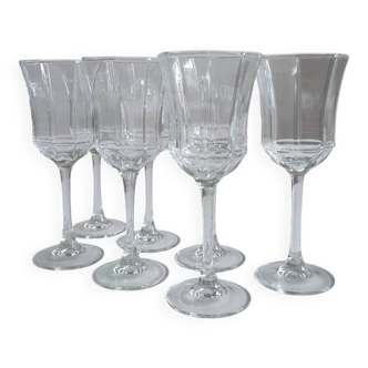 Set of 7 Luminarc stemmed glasses