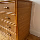 Commode en rotin tressé vintage