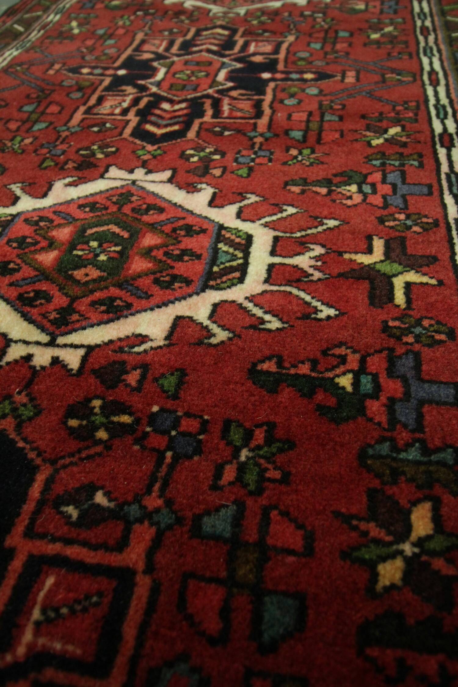 Tapis de couloir vintage en laine rouge à motifs géométriques, style oriental des années 1960