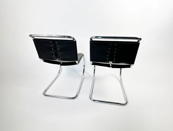 Paire de fauteuils lounge MR10 — Ludwig Mies van der Rohe, attribués à Knoll, vers 1970
