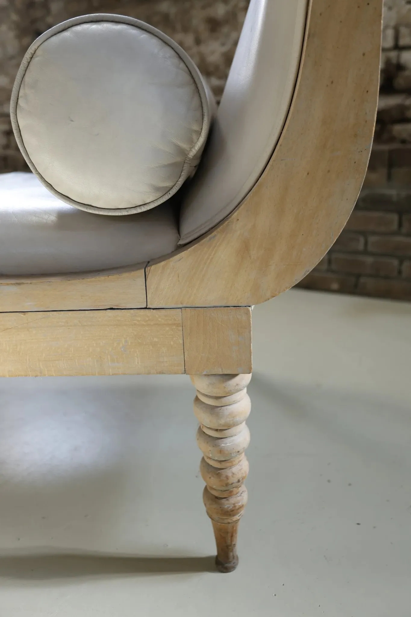 Vintage chaise longue / daybed in bleached wood and white leather