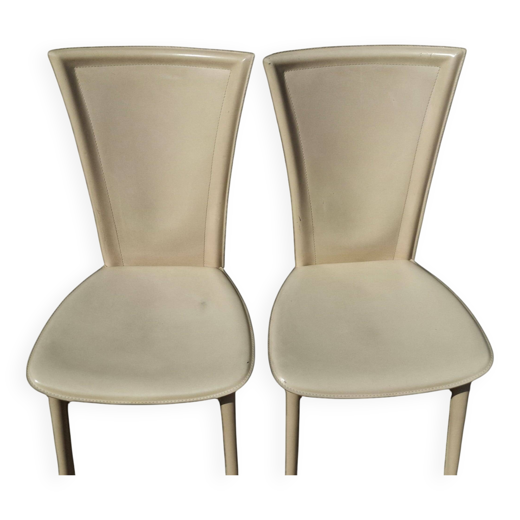 2 vintage leather chairs from Italy