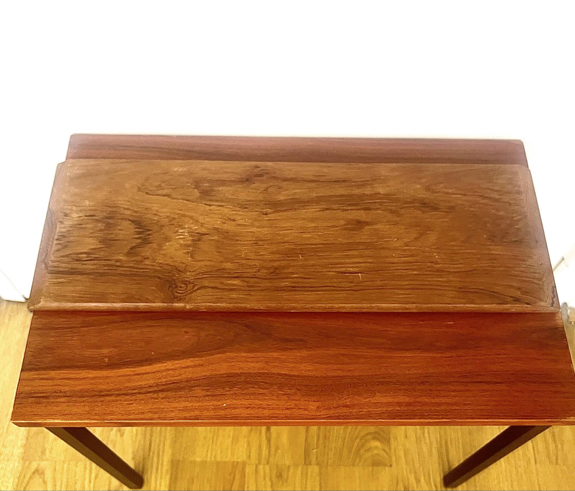 Vintage teak plateau attributed to Digsmed with four ramekins in glass.