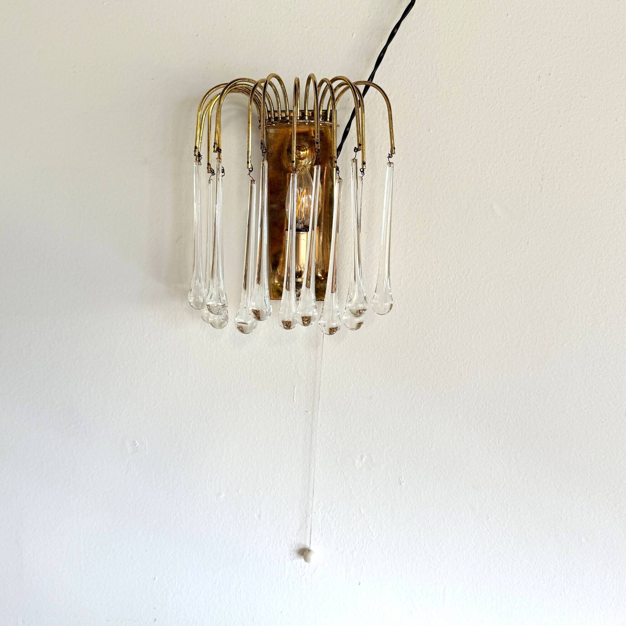 Teardrop wall lamp with 13 clear Murano glass drops