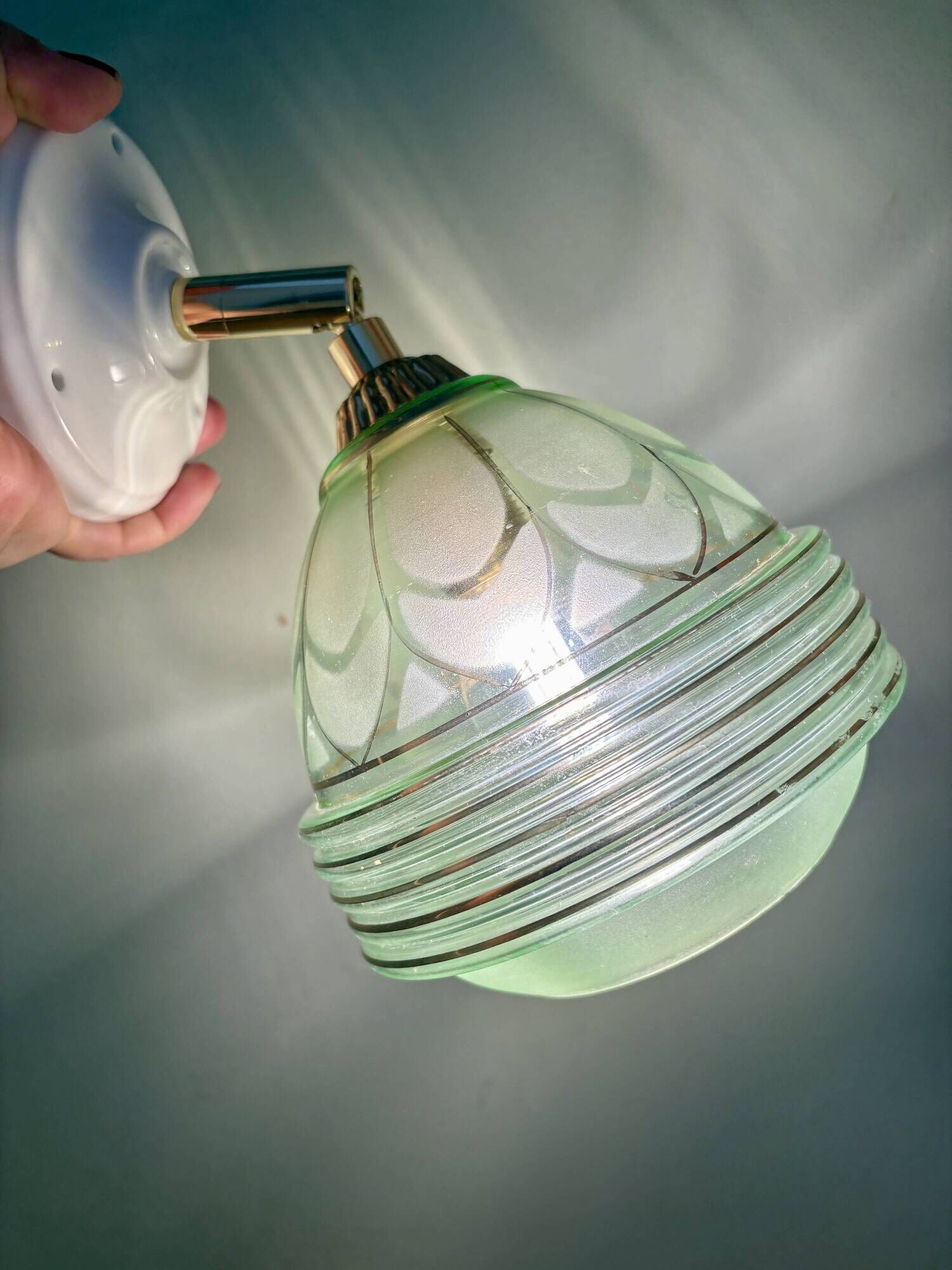 Vintage art deco tulip wall lamp in green and gold glass