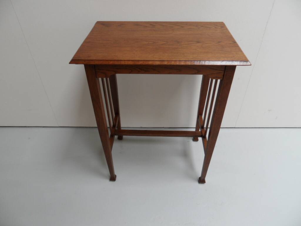 Table d'appoint en chêne ancien