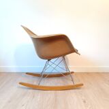 Fauteuil à bascule RAR en fibre de verre du milieu du siècle par Eames – Vitra