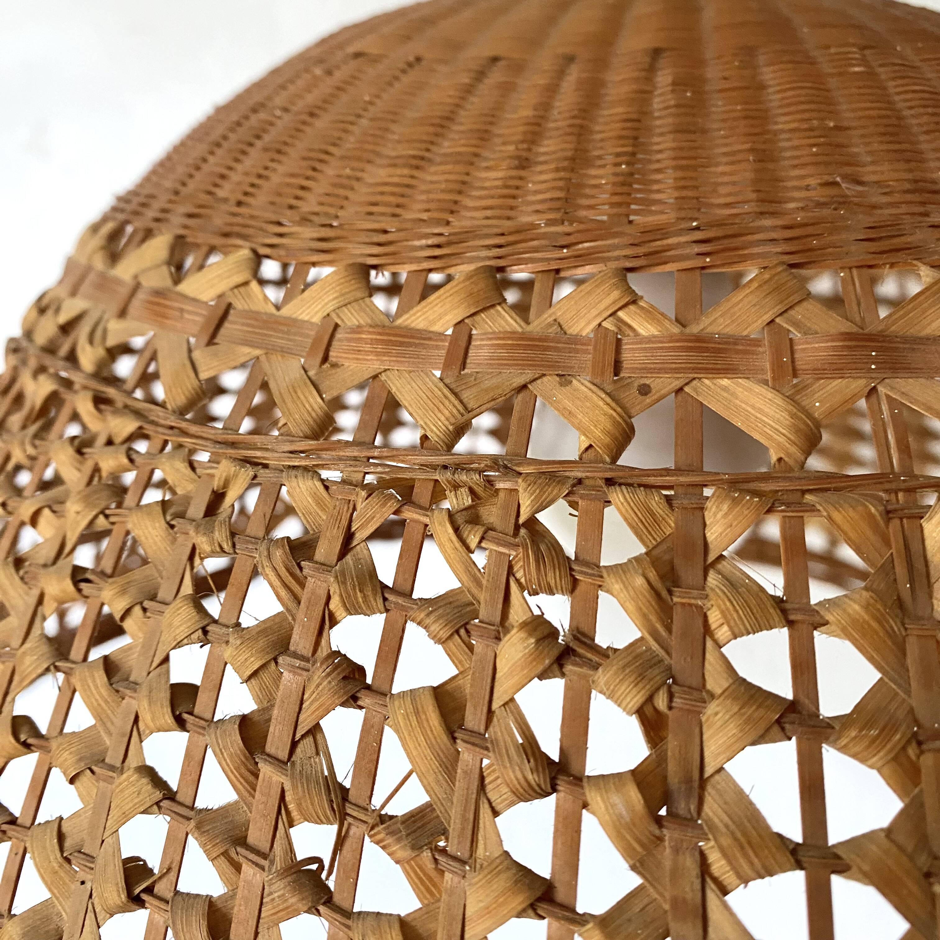 Hanging rattan lampshade