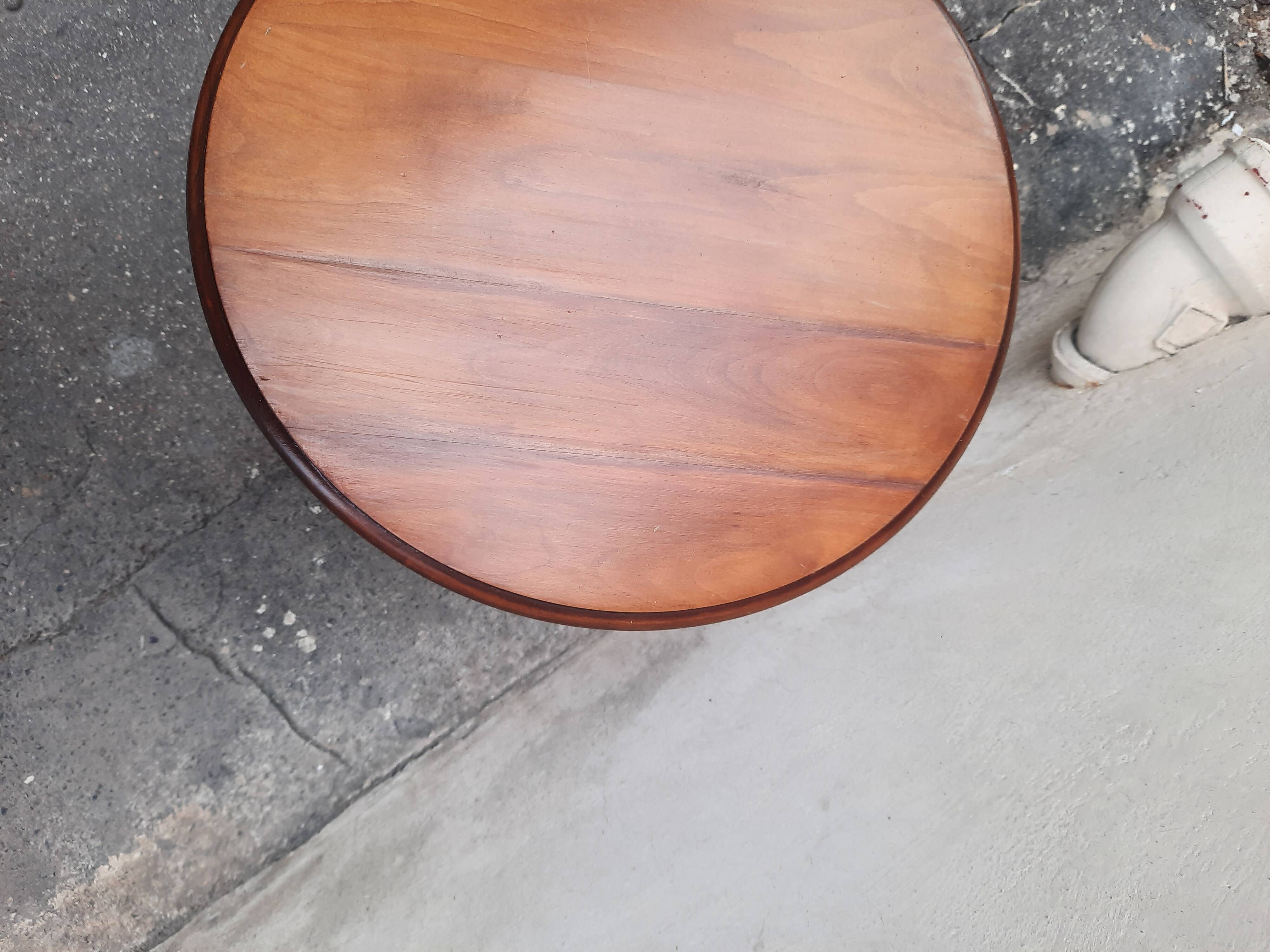 Folding coffee table