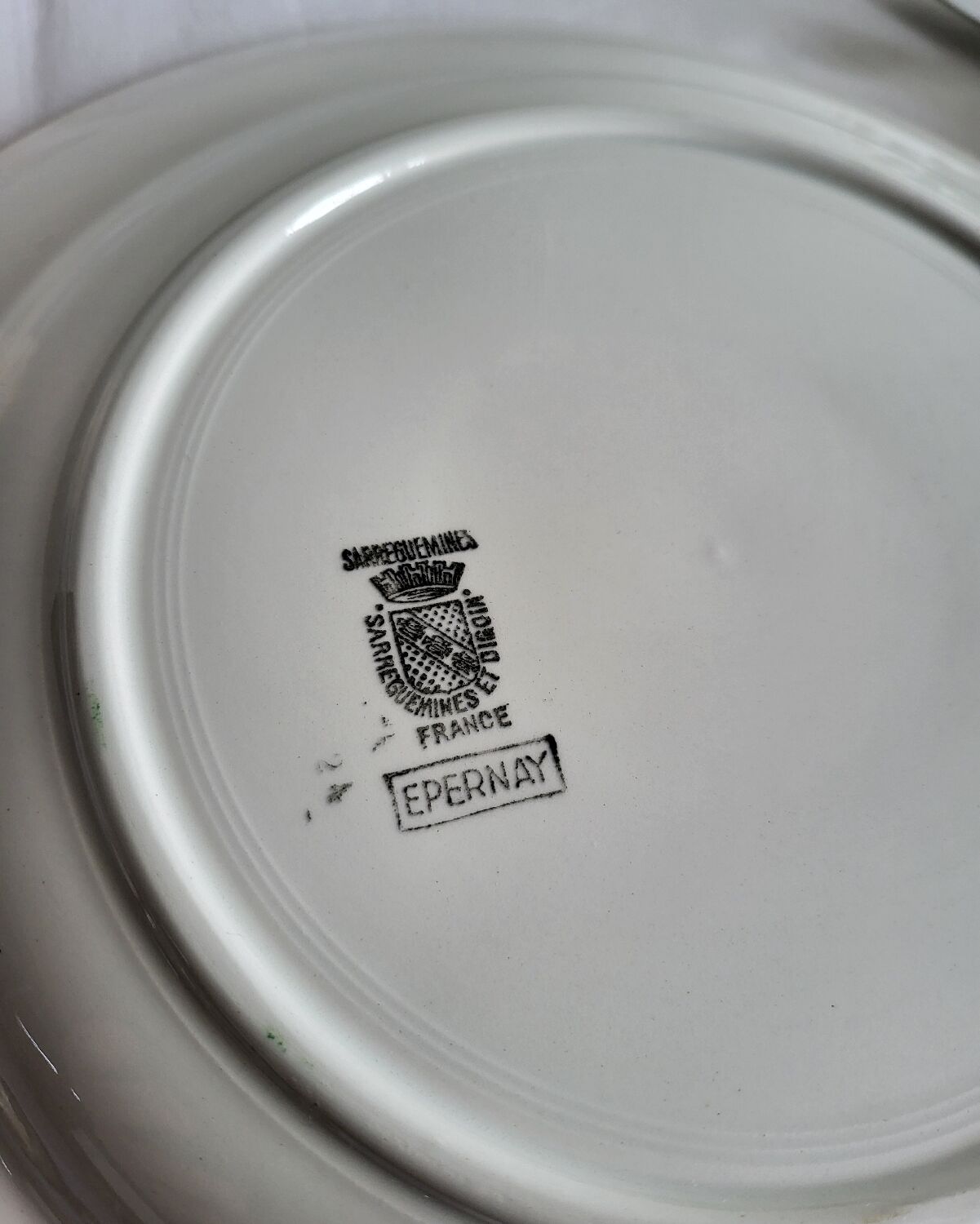 Large round serving platter sarreguemines, epernay model