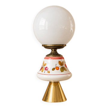 Carrie — Table lamp in white opal, floral ceramic and gilded brass.