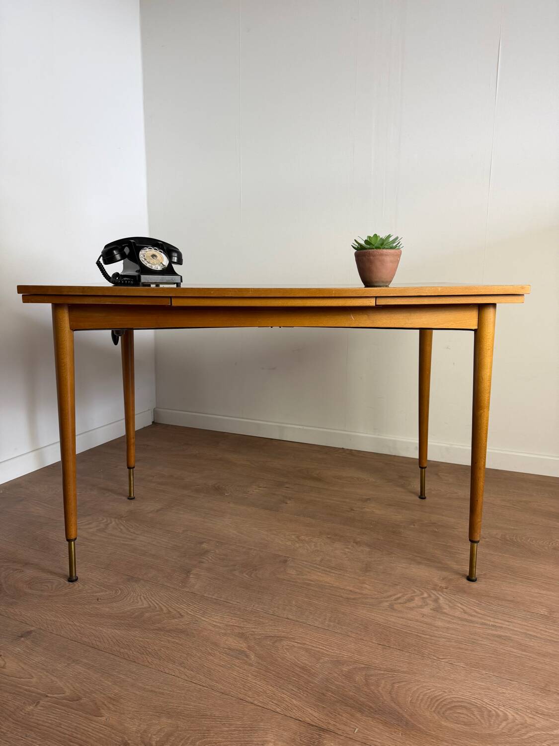 Vintage extendable dining table