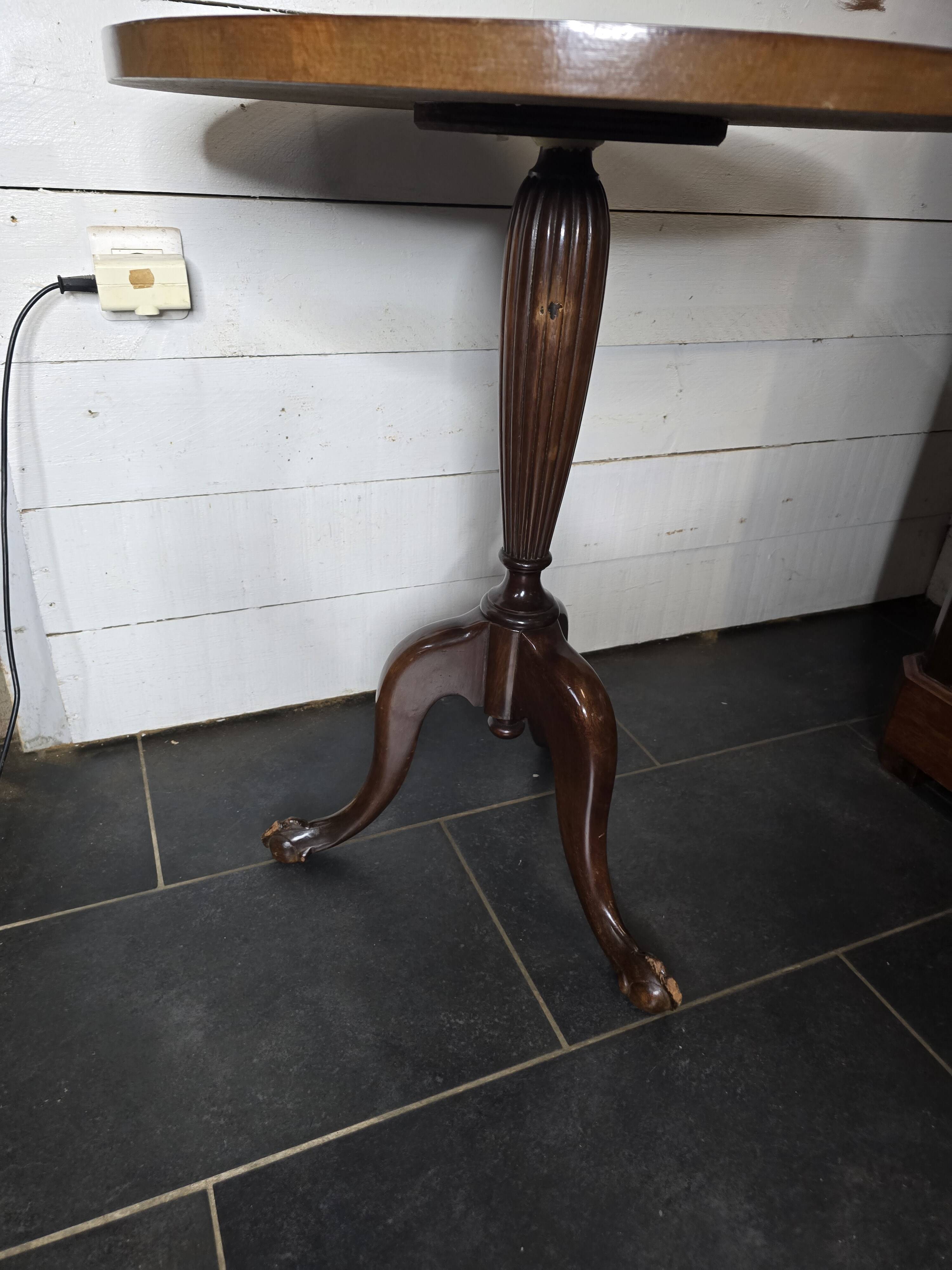 English Style Mahogany Pedestal Table