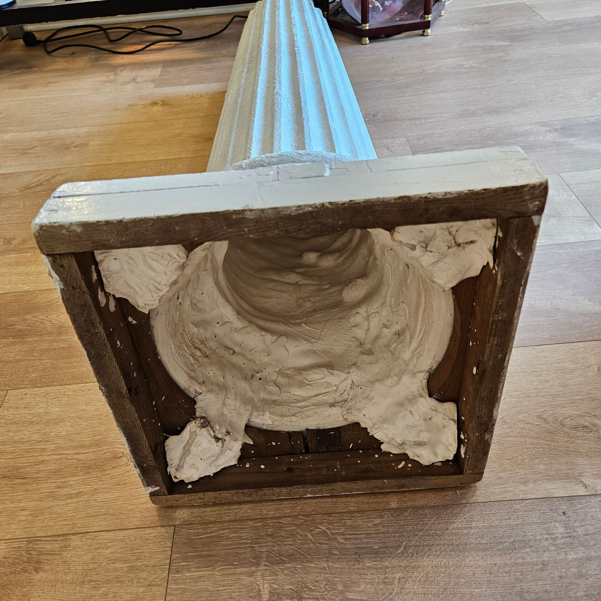 Fluted plaster column