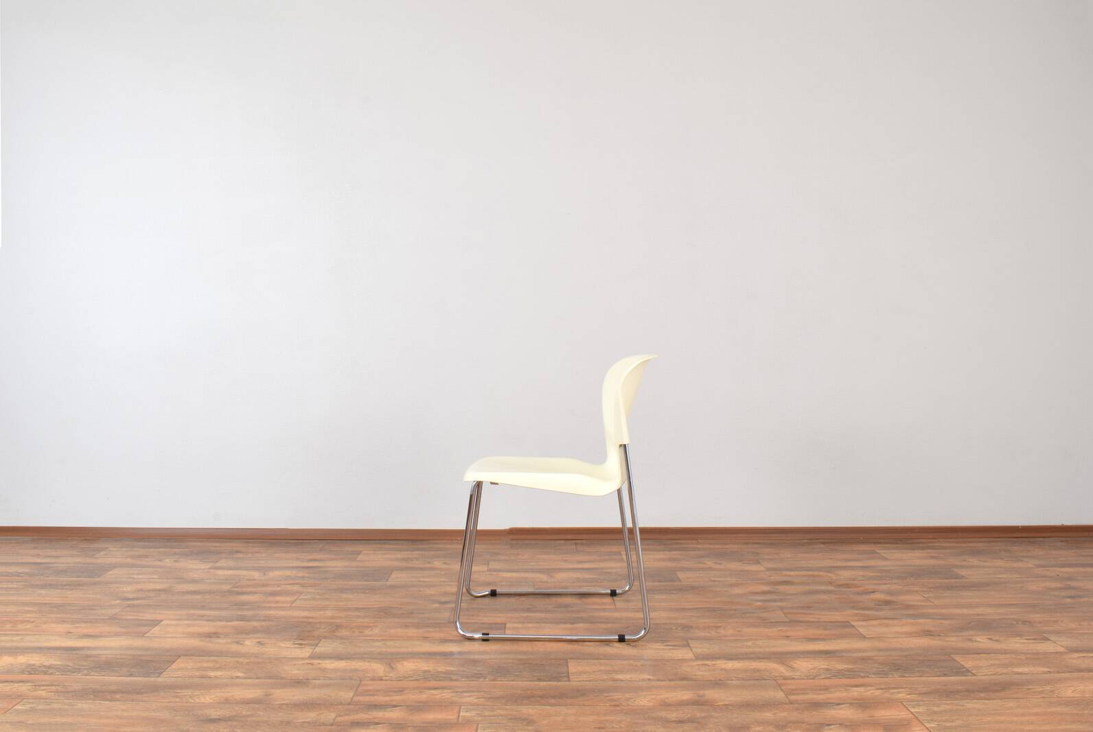 Chaise balançoire sm400k blanche par gerd lange pour drabert, ensemble de 4, années 1980.