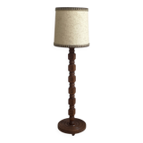 Brutalist floor lamp in turned wood, in the style of Charles Dudouyt.