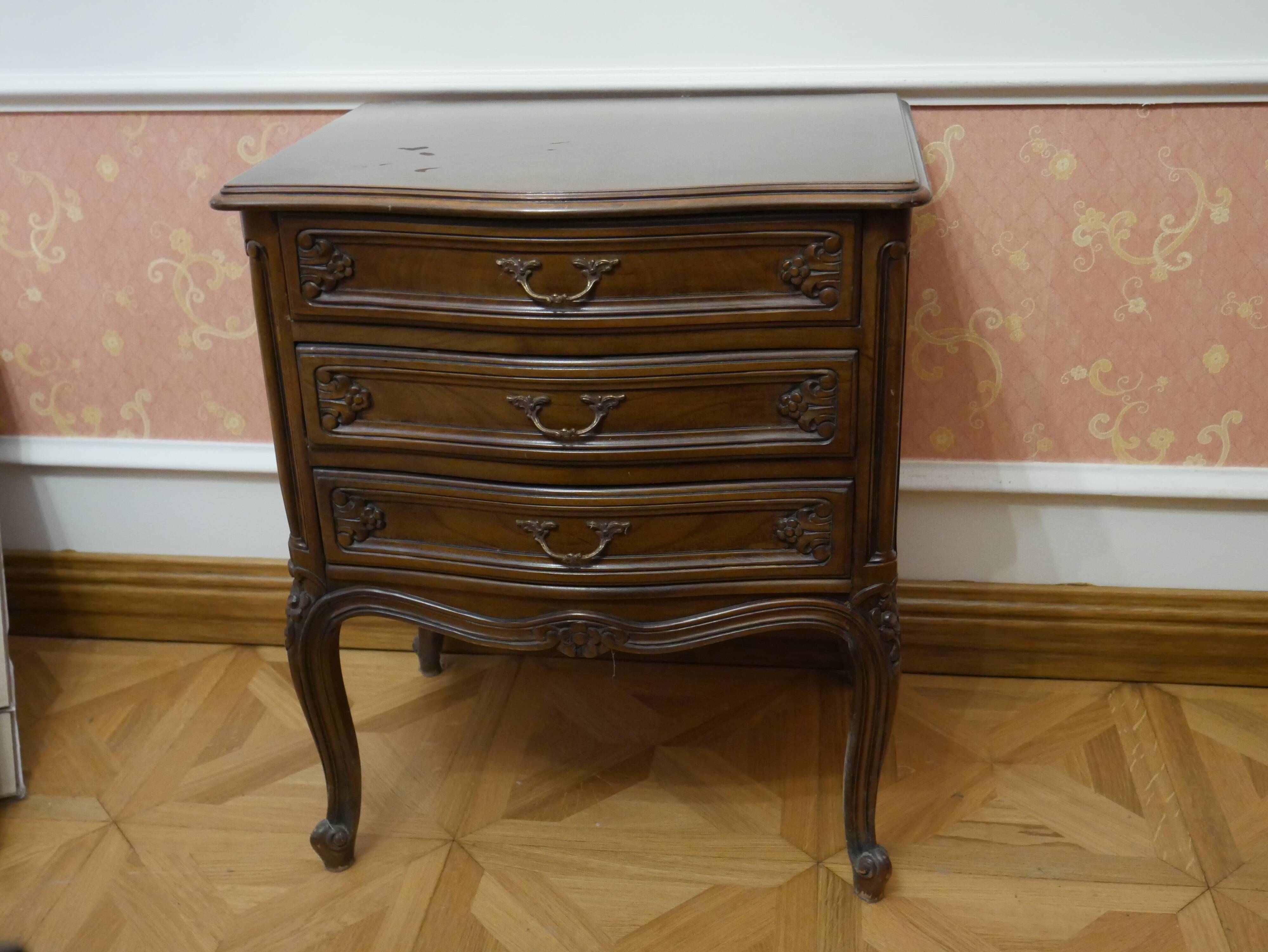 Small chest of drawers