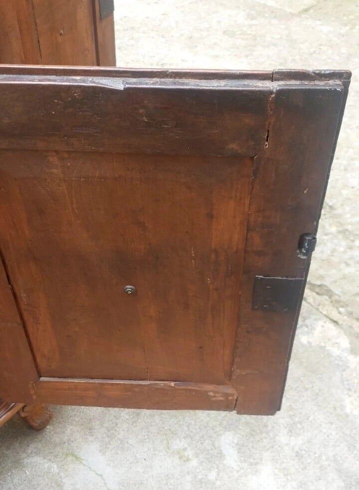 Ancient Venetian grand buffet from the 18th century in solid cherry wood.