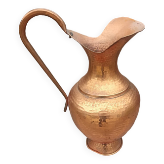 Pitcher carafe pitcher vase in old copper