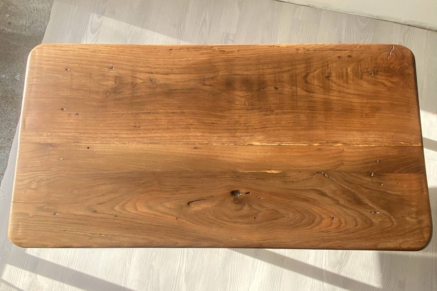 Restored antique coffee table – Natural oak and cream legs