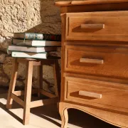 Small antique chest of drawers in light oak – 3 drawers