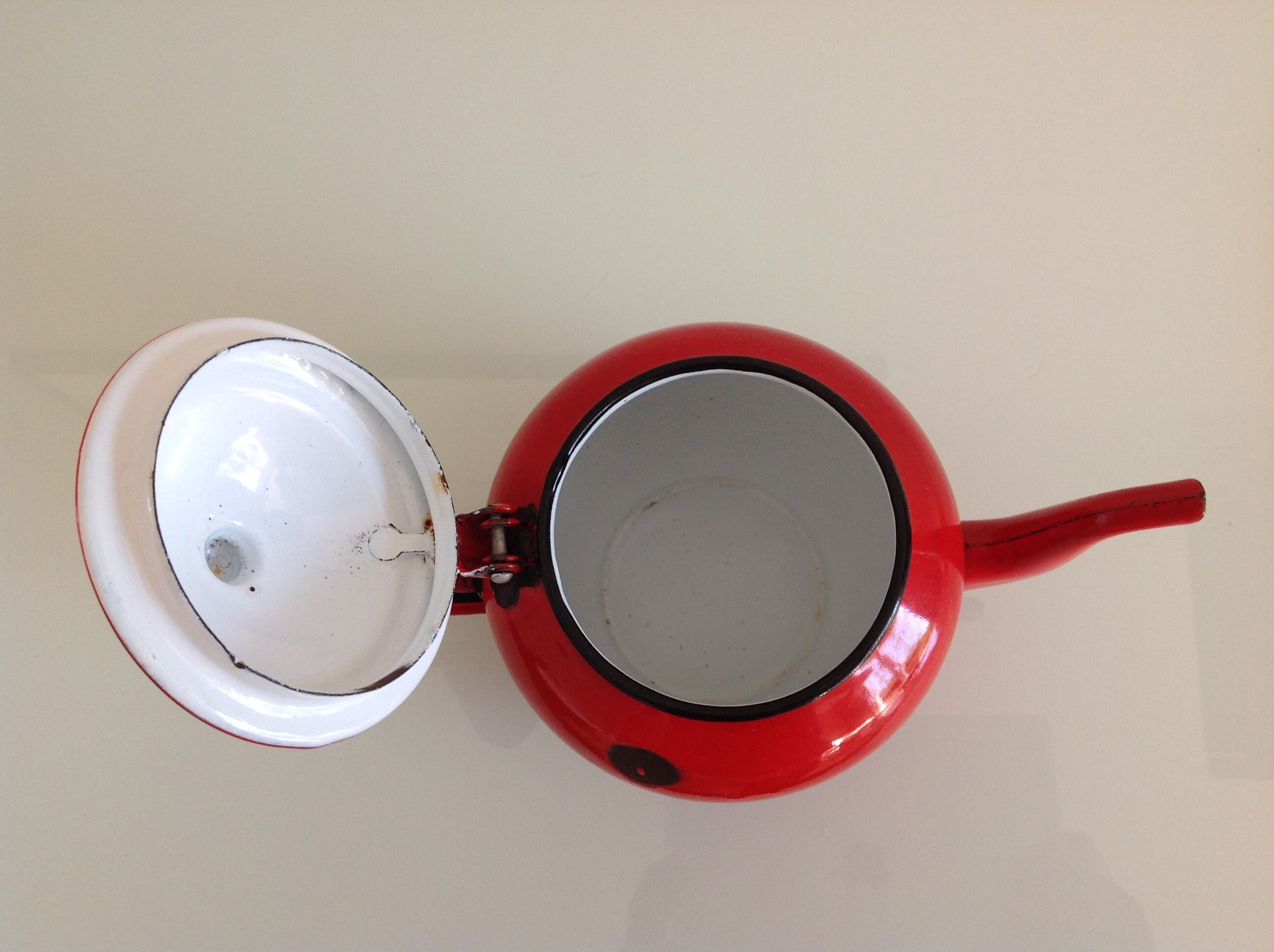 Enamelled red teapot 50/60