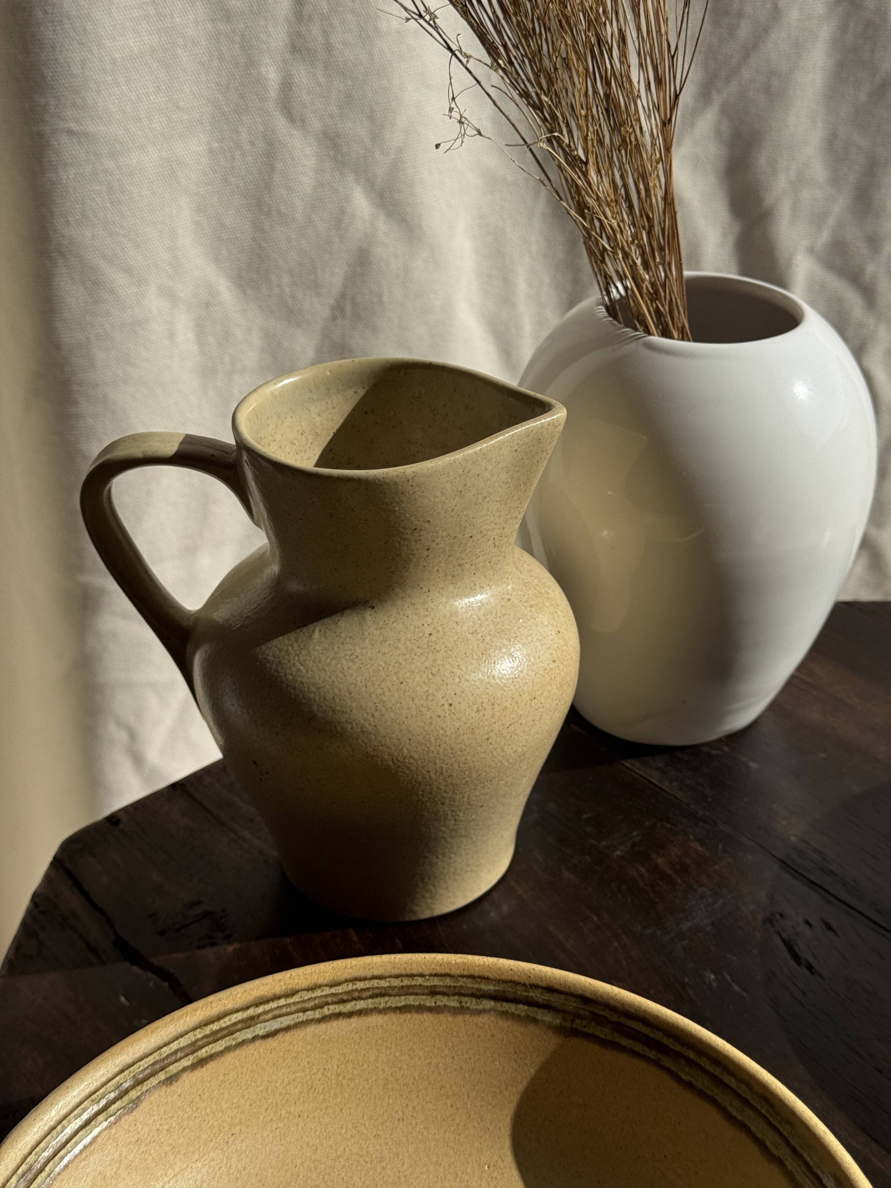 Small beige stoneware jug H14 L15
