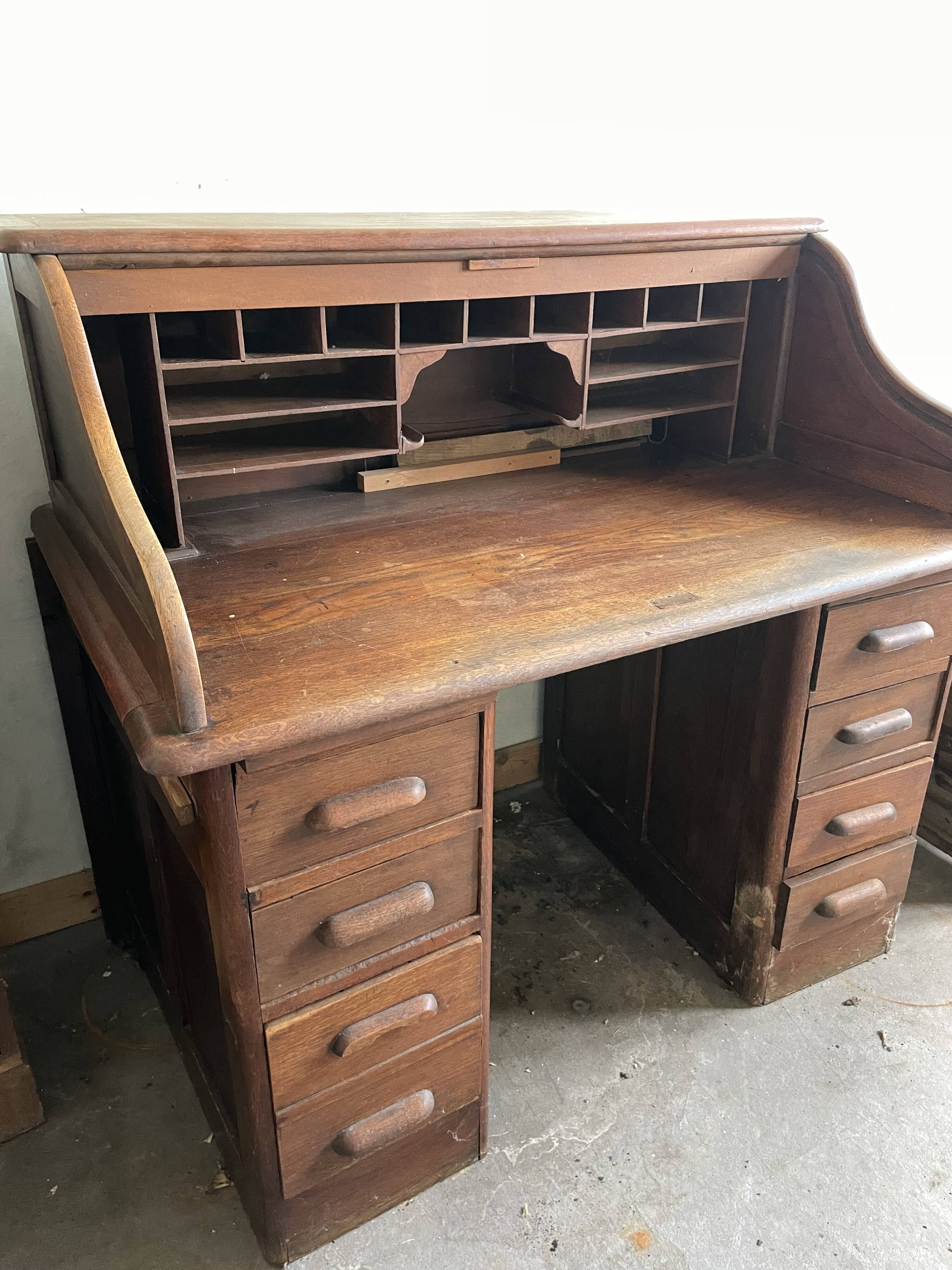 American office without curtain