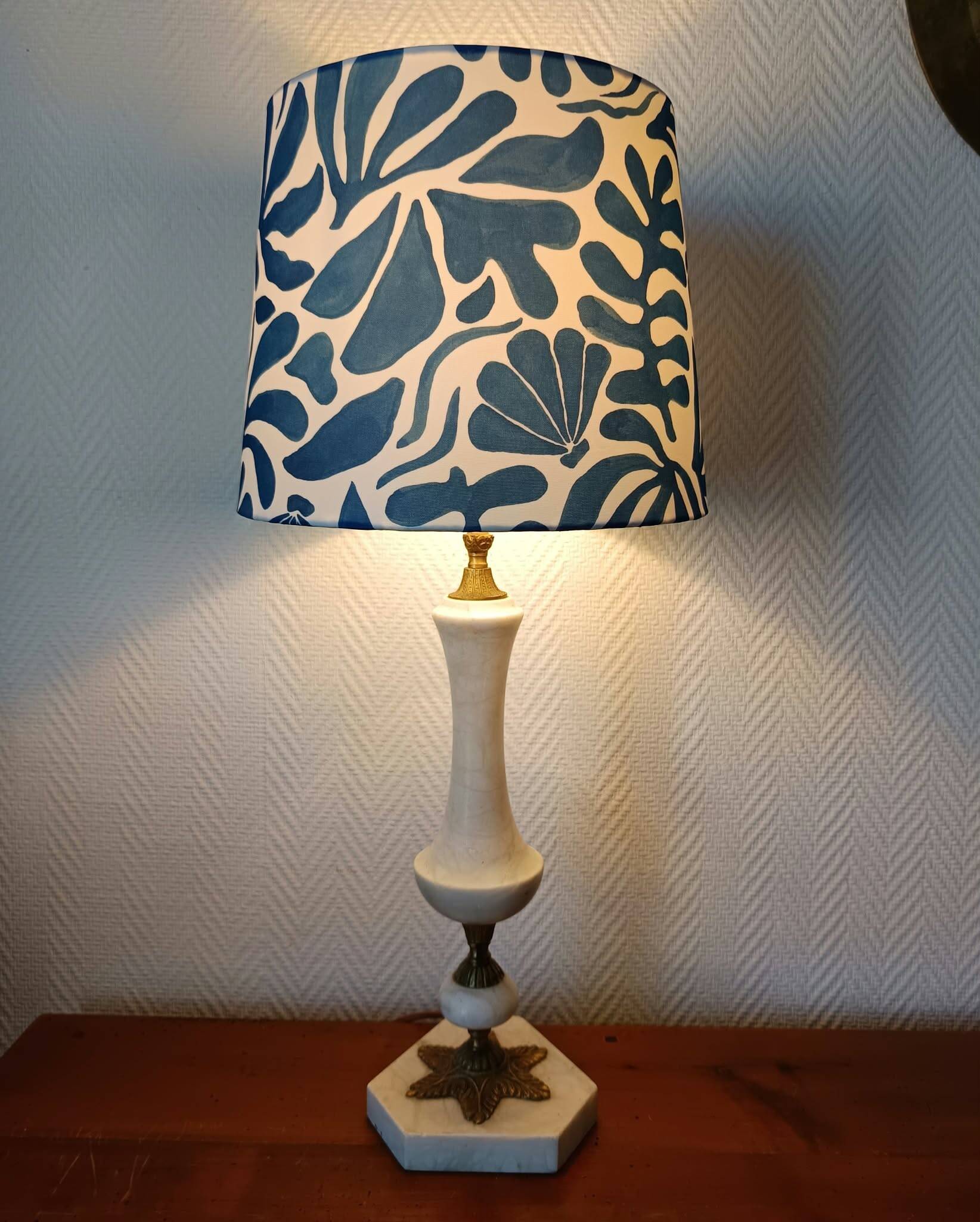 Alabaster lamp with gilding and seashells