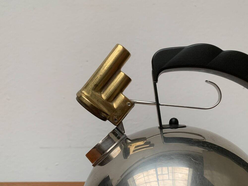 Postmodern Italian kettle by Richard Sapper for Alessi