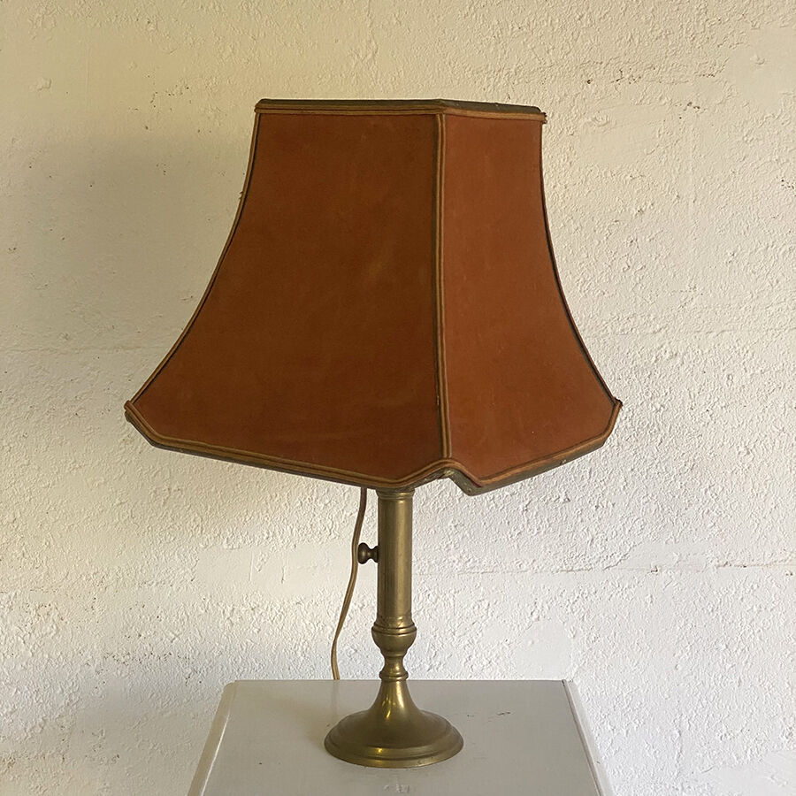 Antique lamp in brass and velvet