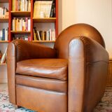 Club armchair with armrest box