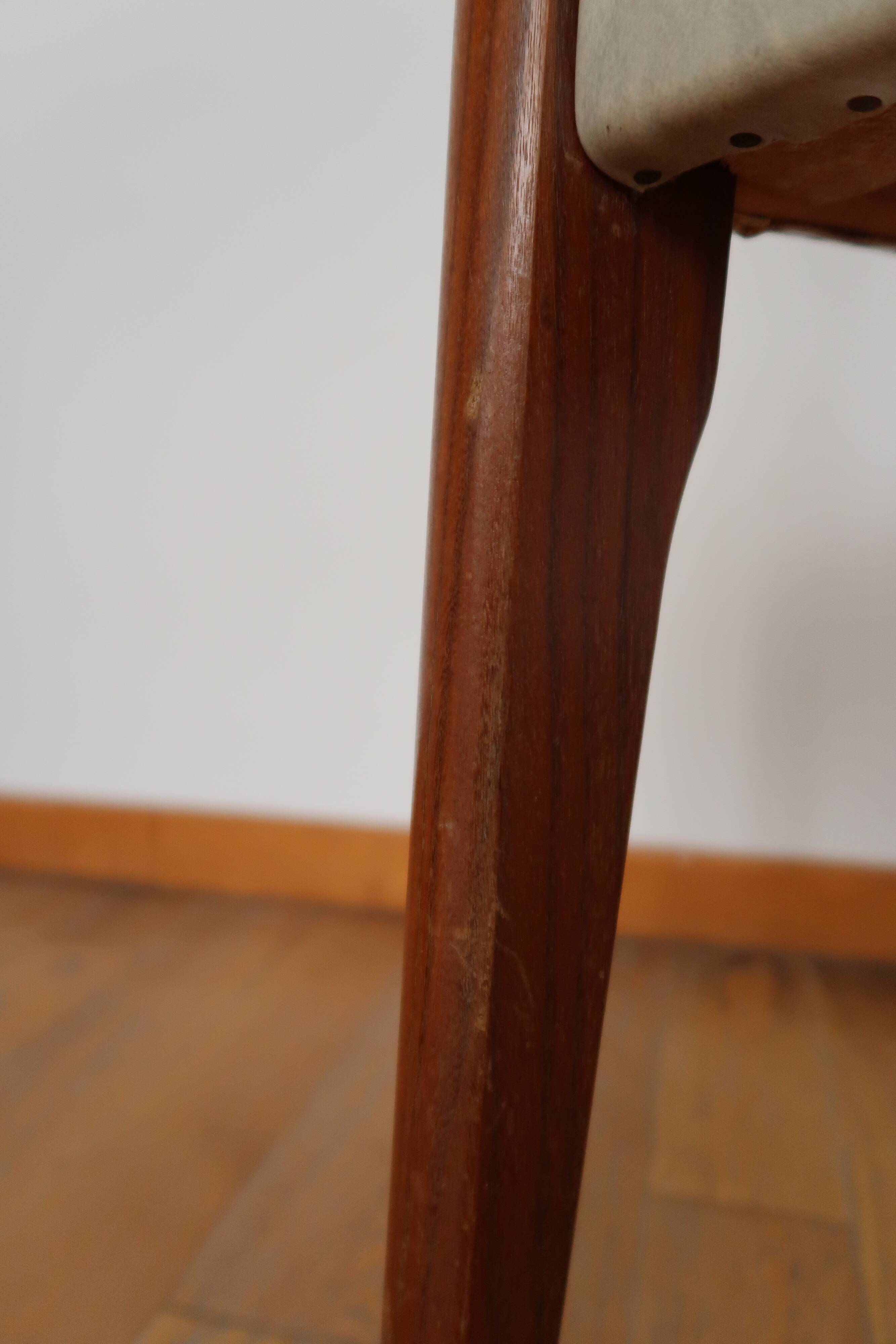 4 Scandinavian teak chairs 70