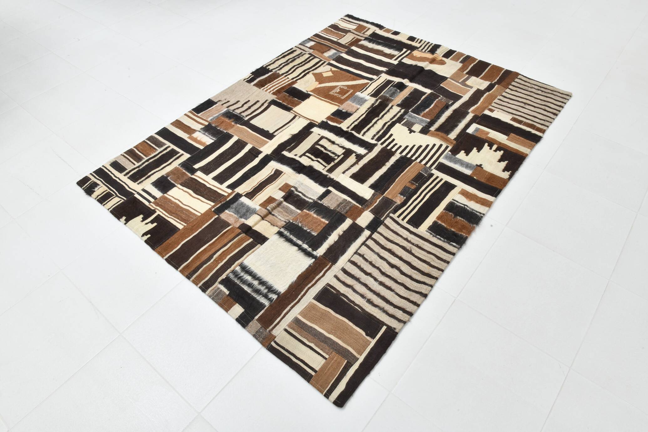 5x7 Brown & Cream Handmade Vintage Kilim Rug, 149x200Cm