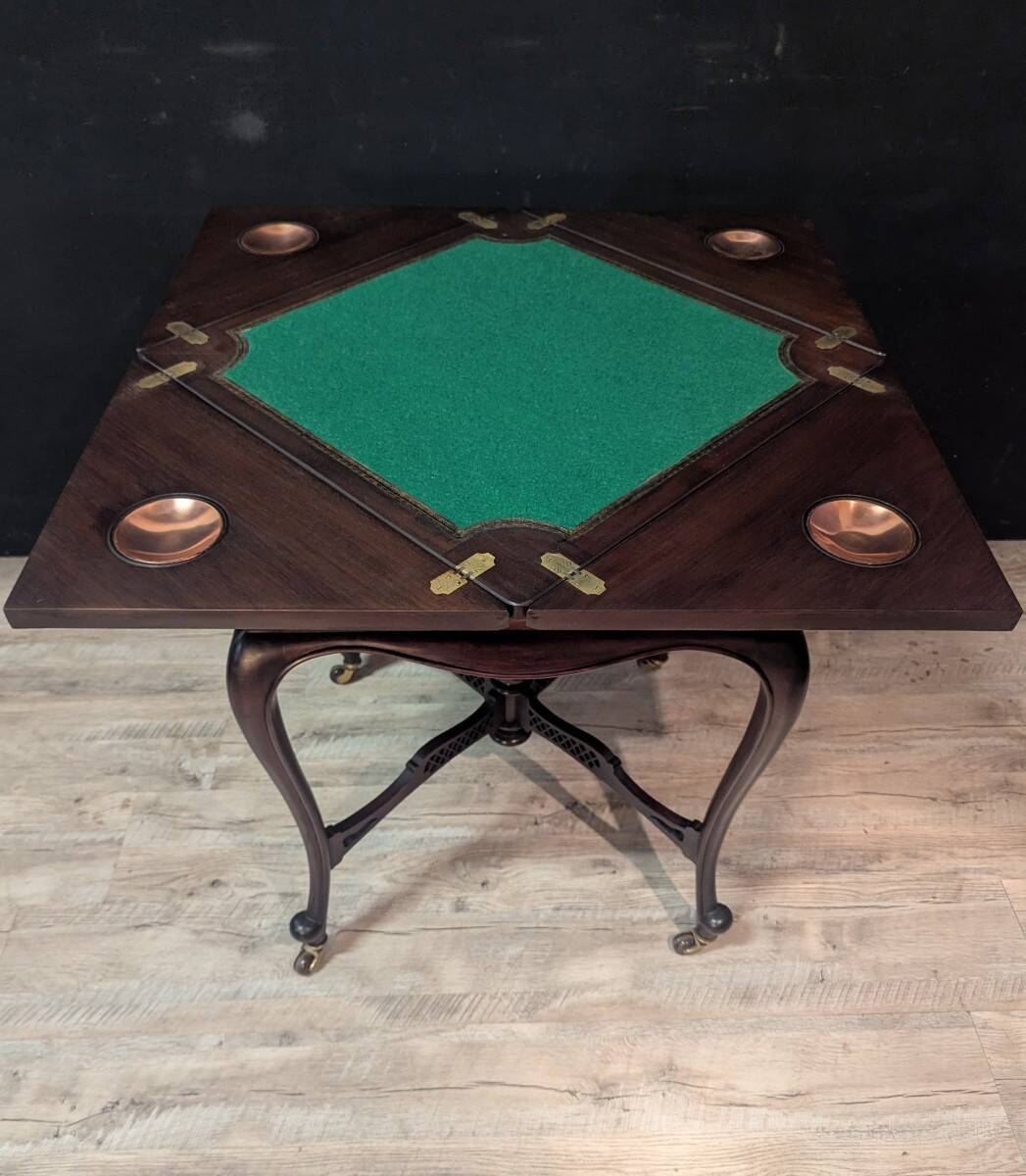 Game table known as "mouchoir" in mahogany, Louis XV style with decorative inspiration.