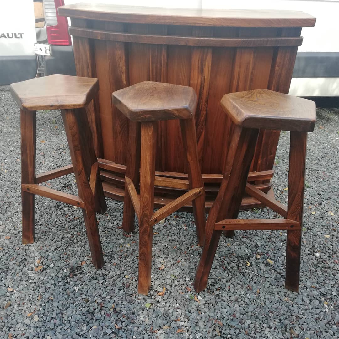 Bar and 3 stools rustic