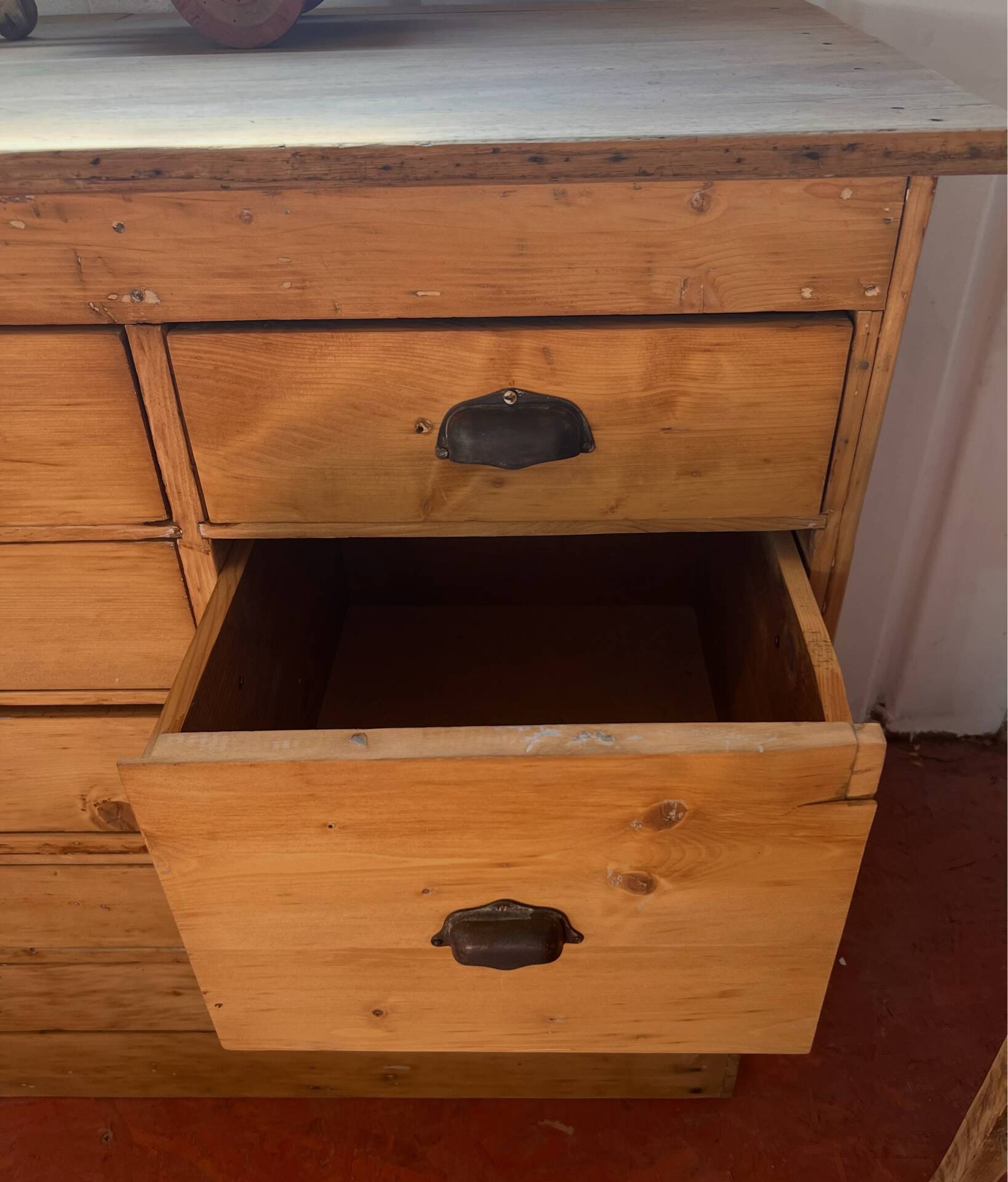 Antique drawer cabinet