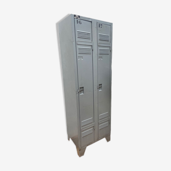 Acial La Poste cloakroom furniture