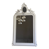 Late 19th-century mirror with a decorated pediment. 112x66.