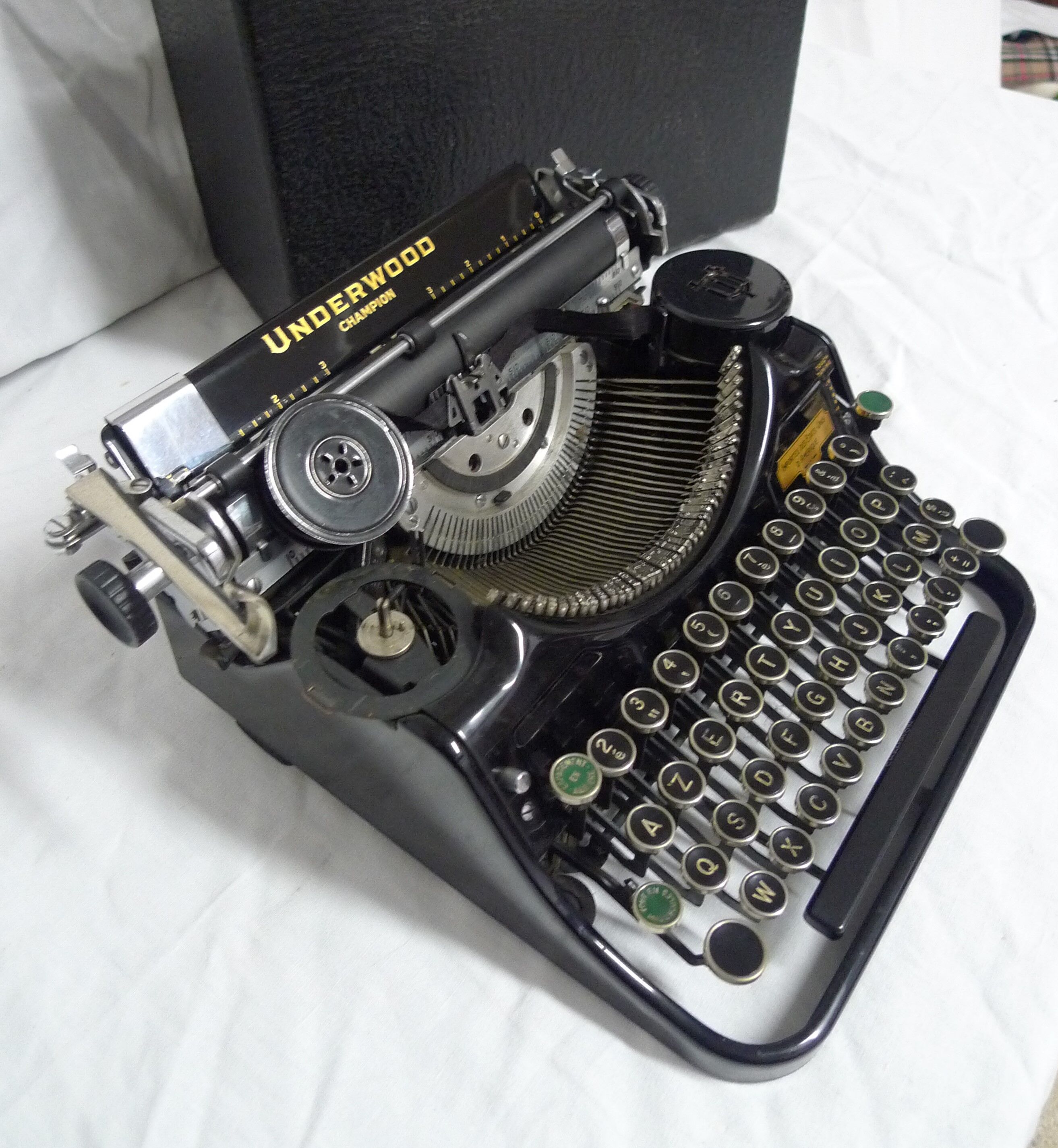 Underwood typewriter writing machine
