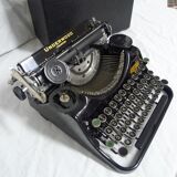 Underwood typewriter writing machine