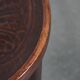 Chaise bistro en bois vintage intemporelle Cosmos avec de magnifiques sculptures.