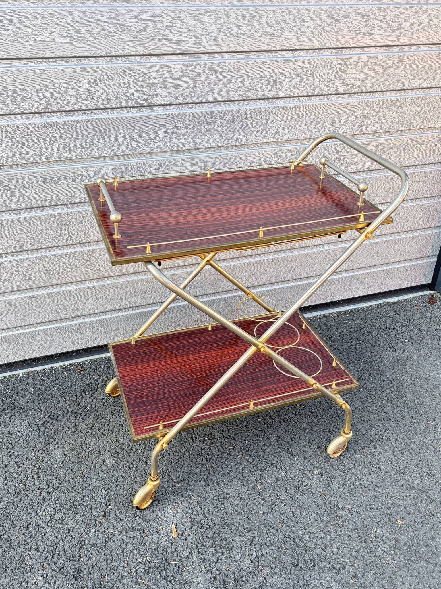 Desserte bar roulante vintage en Formica rouge – Années 50/60