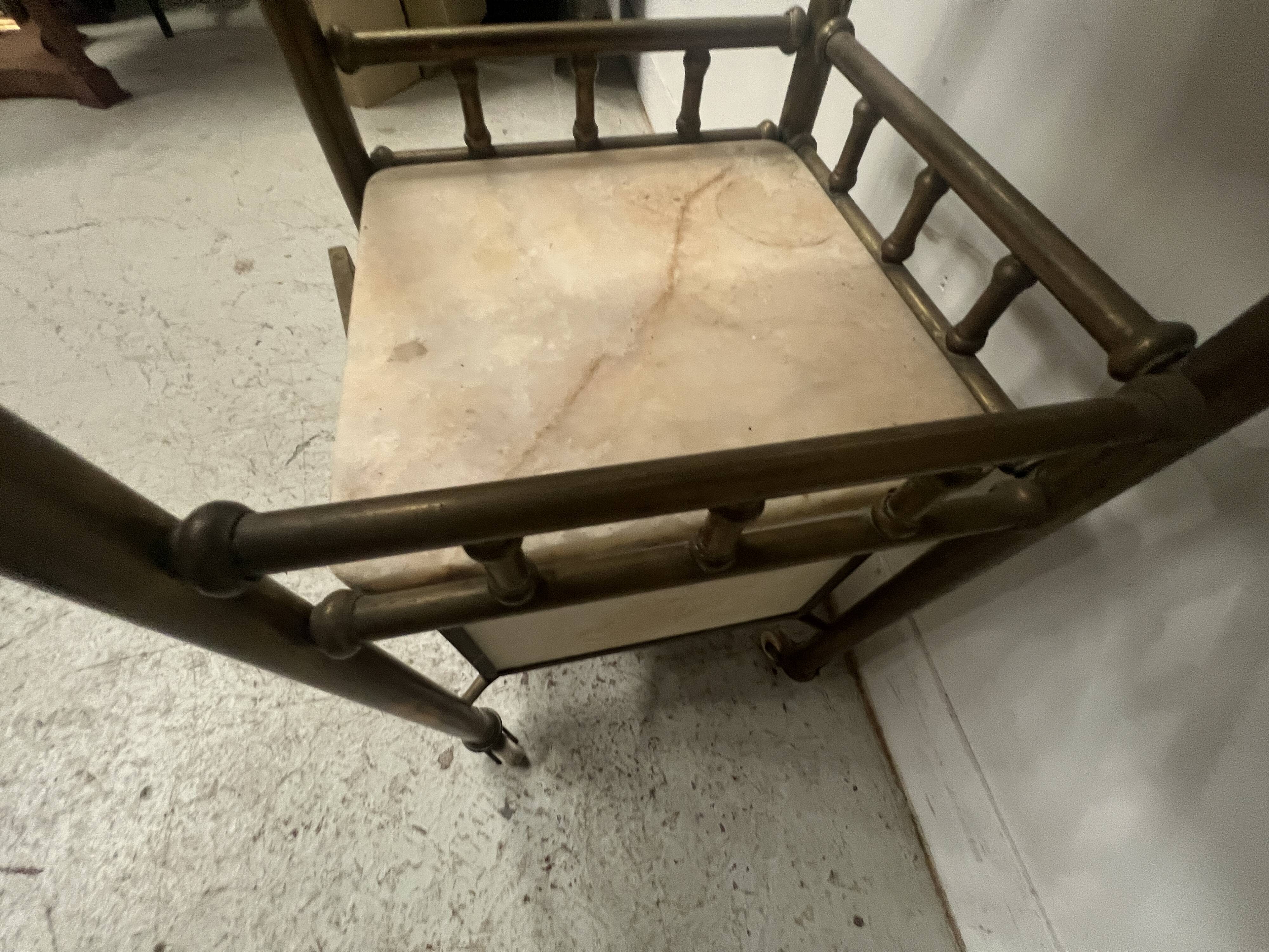 Art Deco bedside table in brass and veined marble, 20th century