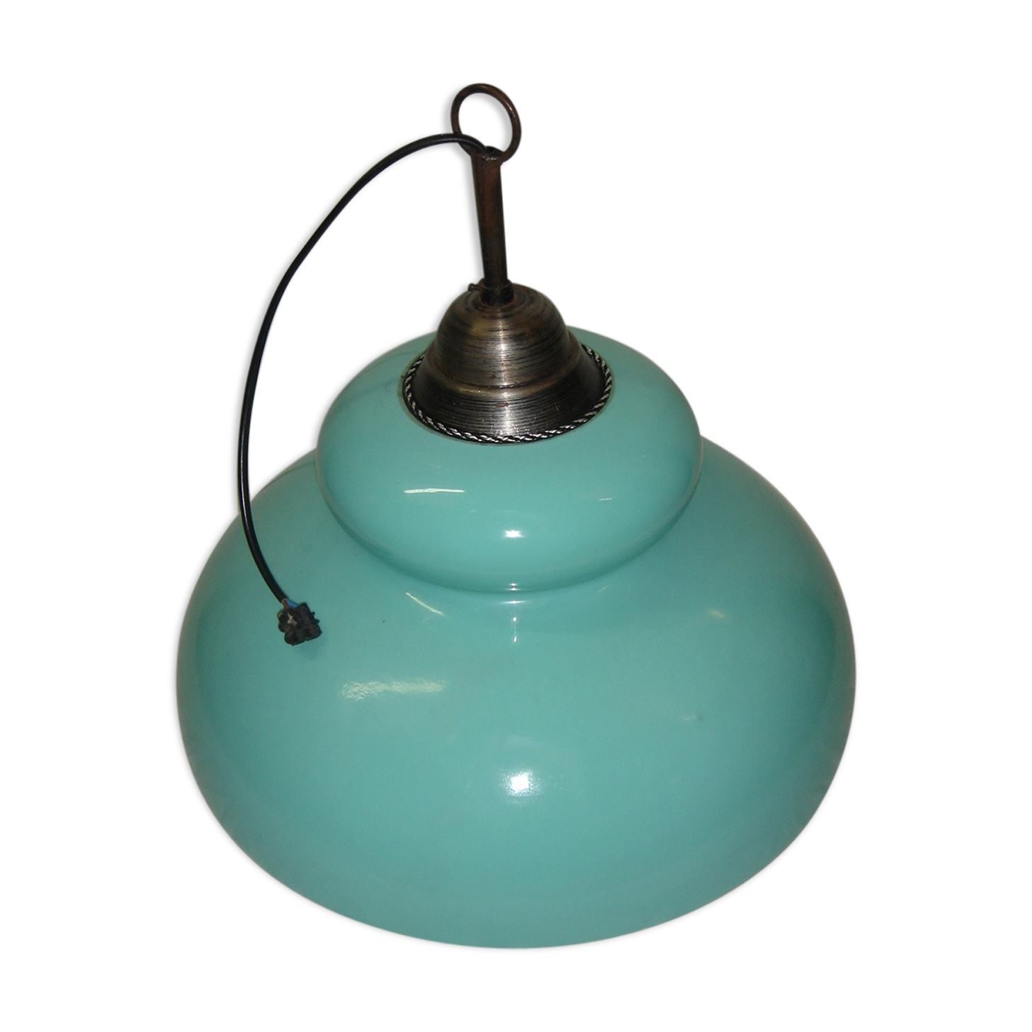 Turquoise/blue opaline suspension