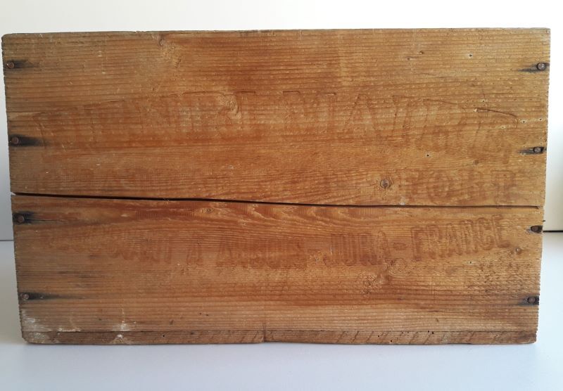 Case wood transport old wine Henri Maire