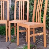 Chaises en bois et cannage